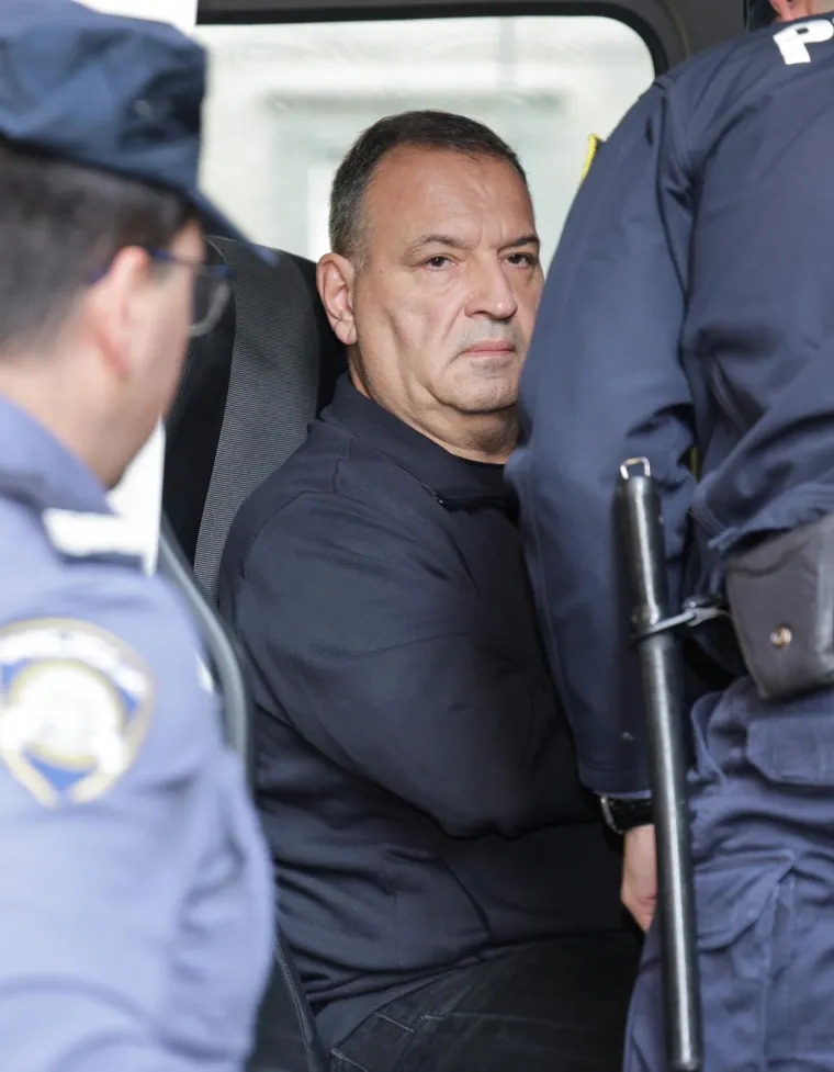 EU tužitelji sumnjiče još Krešimira Rotima, predstojnika Kliničkog bolničkog centra Sestre milosrdnice, Sašu ⁠Pozdera, poduzetnika, ⁠Hrvoja Petrača i njegova dva sina, ravnatelja dječje bolnice u Klaićevoj Gorana Roića te ⁠Tomu Pavića, iz HZZO-a Krapina.
