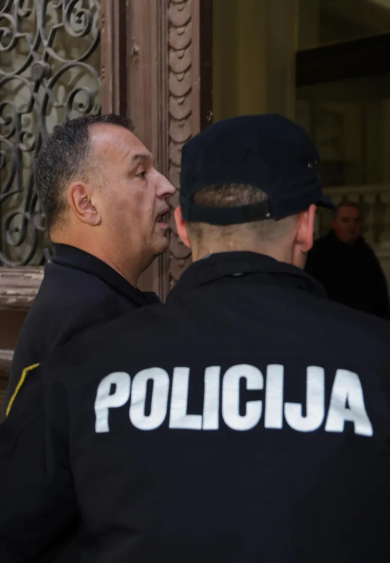 Bivši ministar zdravstva noć je proveo iza rešetaka te će nakon jučerašnjeg ispitivanju u Uskoku, danas u 10 sati biti održano ročište. No, u 13 sati biti će i ročište radi EPPO-ve optužnice.