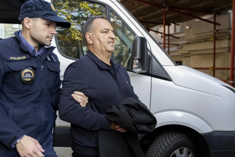 Jaknom prekrio lisice! Vili Bero&scaron; s osmijehom od uha do uha doveden na Županijski sud