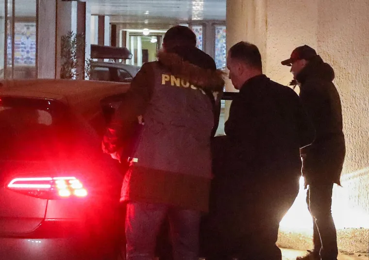 Jaknom prekrio lisice! Vili Bero&scaron; s osmijehom od uha do uha doveden na Županijski sud