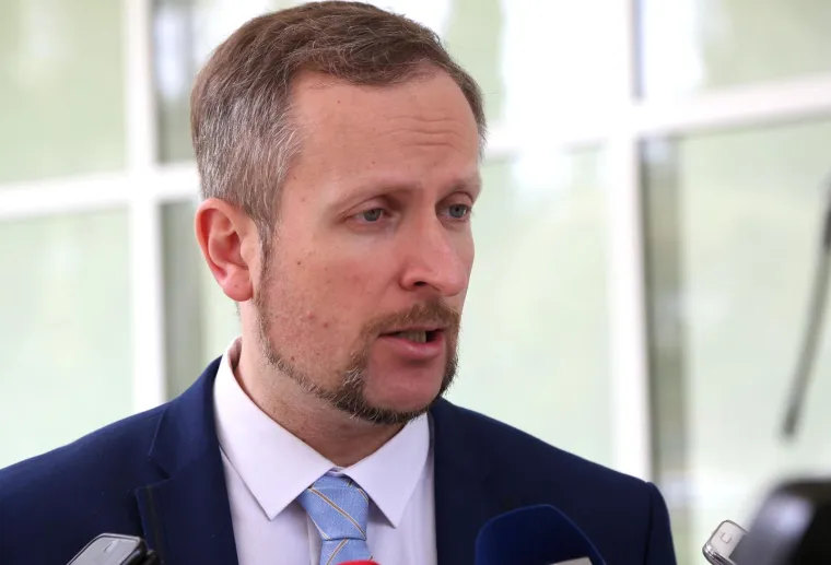 Ante Šprlje bio je ministar pravosuđa iz redova MOST-a u prvoj Plenkovićevoj vladi, međutim ubrzo je smijenjen nakon što sa stranačkim kolegama nije htio dati povjerenje ministru financija Zdravku Mariću. 