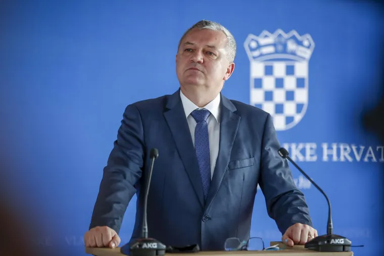 Darko Horvat zamijenio je ministricu Martinu Dalić nakon ostavke zbog afere, ali i on sam je 2022. završio u Remetincu. On je postao prvi ministar koji je uhićen tijekom mandata. 