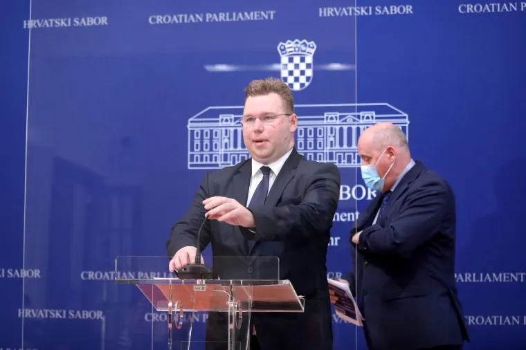 Marko Pavić nije zadovoljio premijera jer je 2019. s pozicije ministra rada i mirovinskog sustava pre&scaron;ao u Ministarstvo regionalnog razvoja i EU fondova, ipak nakon osvajanja mandata 2020. nije izabran na ministarsku dužnost.