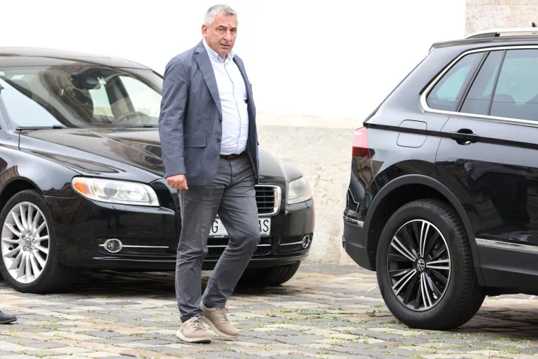 Predrag &Scaron;tromar bio je ministar graditeljstva, a kao i Divjak dolazi iz redova HNS-a te je 2020. zamijenjen. 