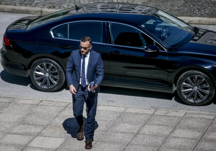 Josip Aladrović bio je ministar za demografiju, obitelj, mlade i socijalnu politiku koji se na&scaron;ao pod istragom USKOK-a i zato napustio poziciju.