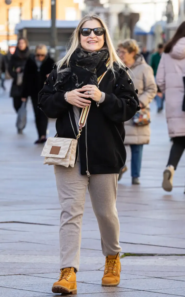 Tko je modna zvijezda riječke &scaron;pice? Djevojka u bundi ukrala pažnju, a evo tko je sve pro&scaron;etao Korzom