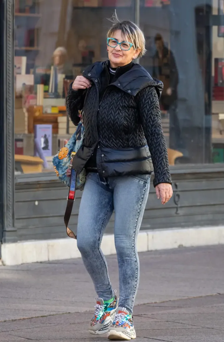 Tko je modna zvijezda riječke &scaron;pice? Djevojka u bundi ukrala pažnju, a evo tko je sve pro&scaron;etao Korzom