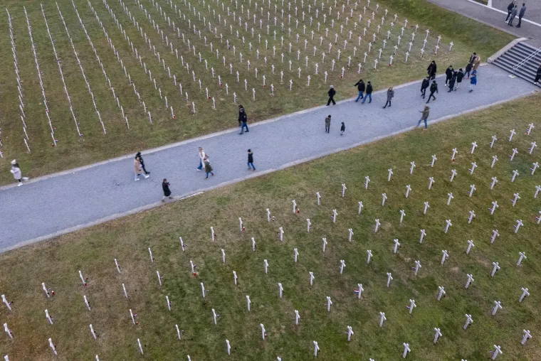 Pogled iz zraka na Memorijalno groblje uoči Dana sjećanja na žrtvu Vukovara 17.11.2024.