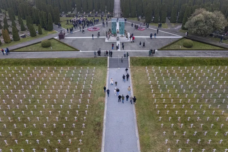 Pogled iz zraka na Memorijalno groblje uoči Dana sjećanja na žrtvu Vukovara 17.11.2024.