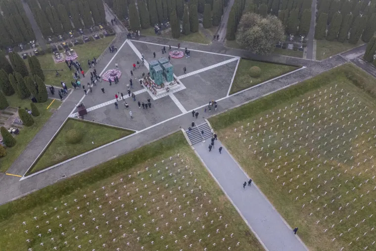  Pogled iz zraka na Memorijalno groblje uoči Dana sjećanja na žrtvu Vukovara 