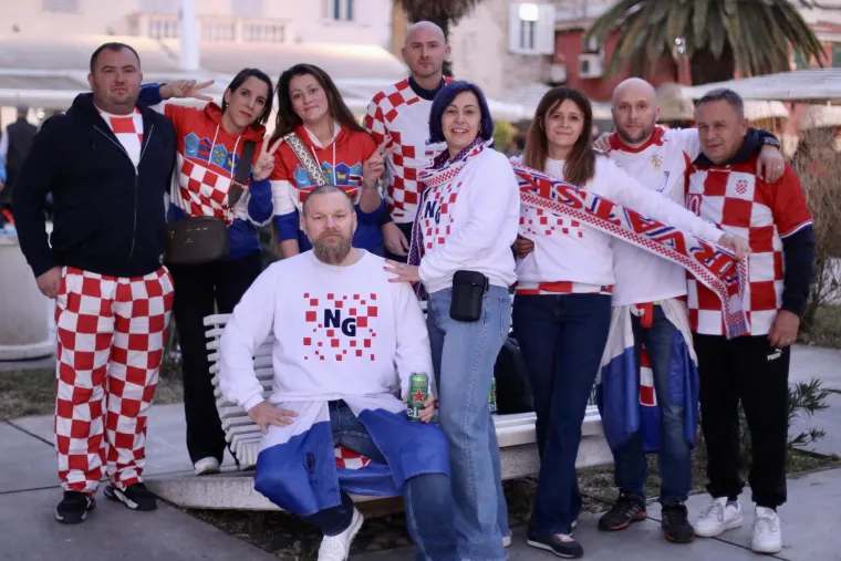 Ludnica na Rivi: Ukazao se i 'Ronaldo' sa šalom Hrvatske