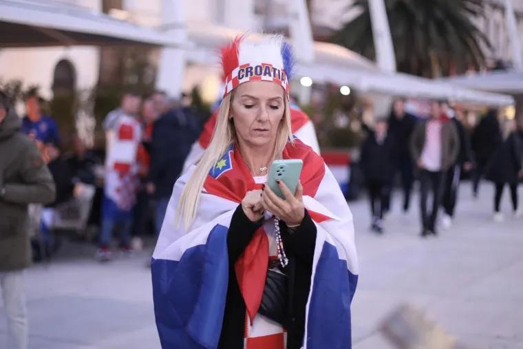 Ludnica na Rivi: Ukazao se i 'Ronaldo' sa šalom Hrvatske