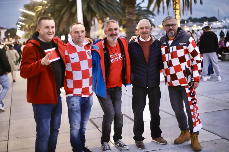 Ludnica na Rivi: Ukazao se i 'Ronaldo' sa šalom Hrvatske