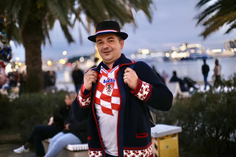 Ludnica na Rivi: Ukazao se i 'Ronaldo' sa šalom Hrvatske
