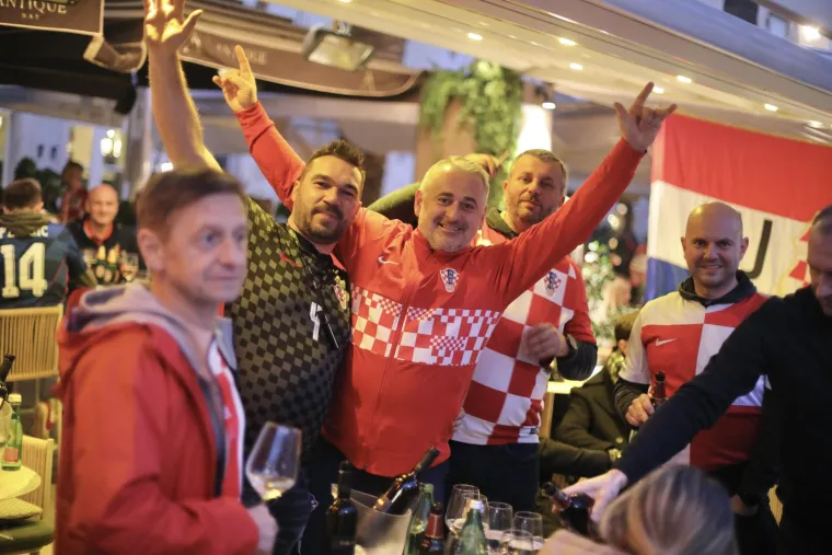 Ludnica na Rivi: Ukazao se i 'Ronaldo' sa šalom Hrvatske