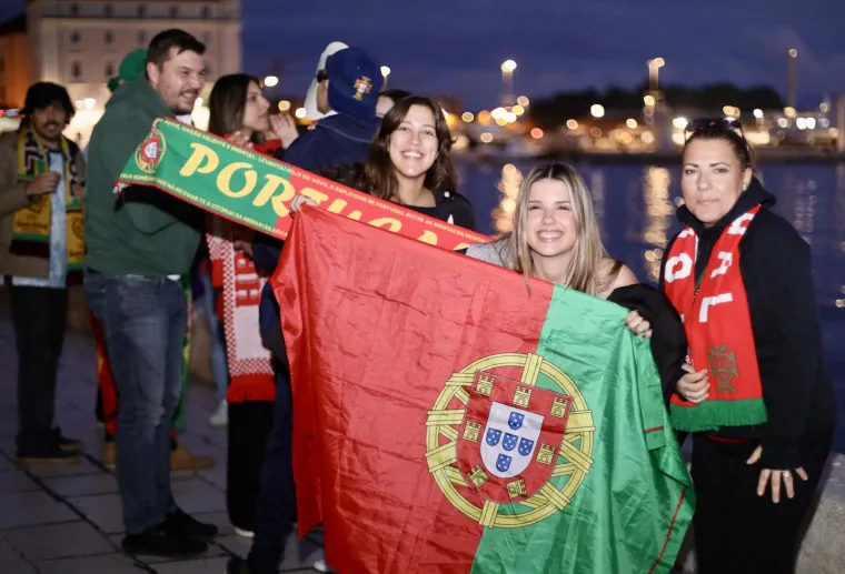 Ludnica na Rivi: Ukazao se i 'Ronaldo' sa šalom Hrvatske