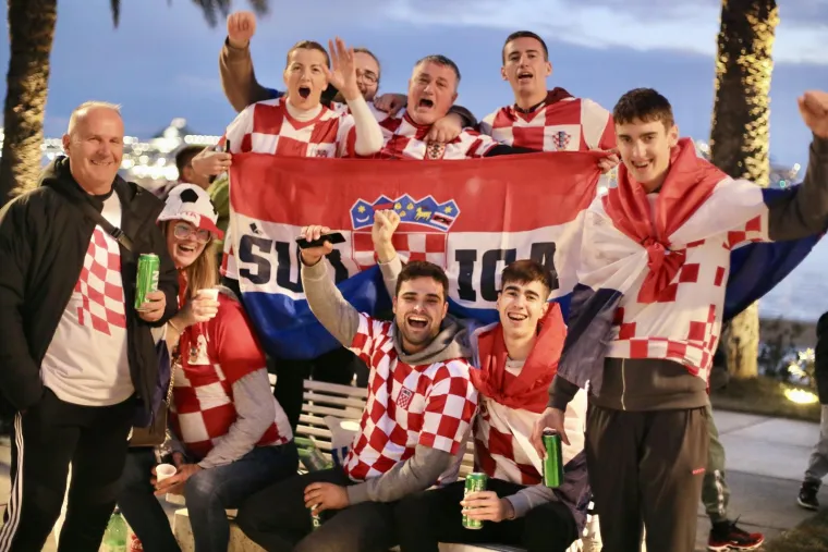 Ludnica na Rivi: Ukazao se i 'Ronaldo' sa šalom Hrvatske