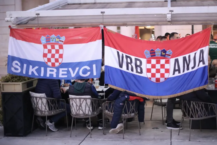 Ludnica na Rivi: Ukazao se i 'Ronaldo' sa &scaron;alom Hrvatske