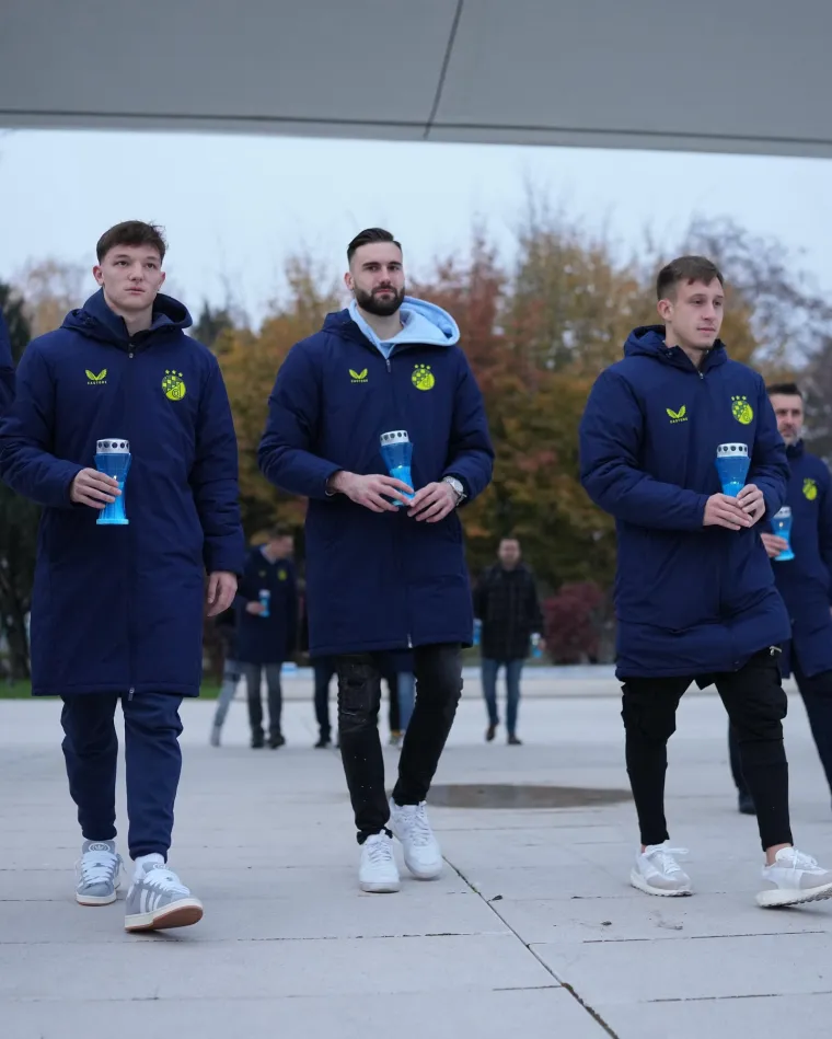 Svijeće u klupskim bojama