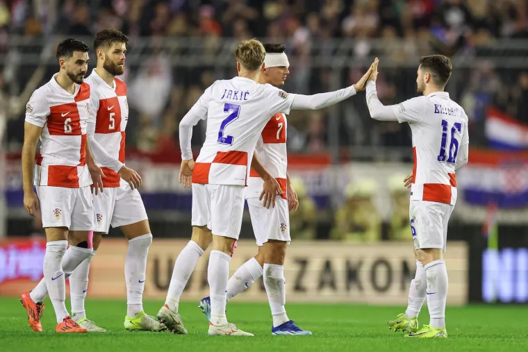 Nikola Moro kao Mirko Cro Cop: Napustio teren sa zavojem oko glave i uzdignutih ruku