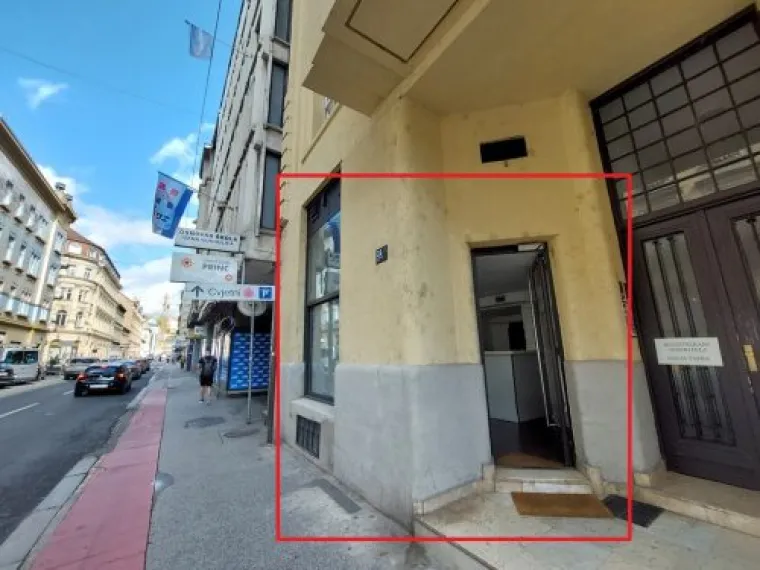 U zakup se daje nekretnina u Gundulićevoj 23 površine 42,57 četvorna metra. Riječ je o nekretnini u prizemlju i galeriji ulične zgrade. Početna mjesečna neto zakupnina je
405,15 eura, a jamčevina je 1215,45 eura.  