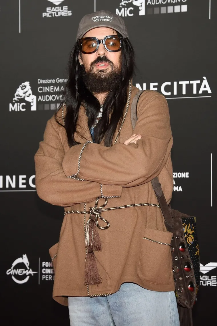 Tko kaže da odijelo ne čini čovjeka? Ne, ovo nije beskućnik: Upoznajte kreativnog direktora Valentina