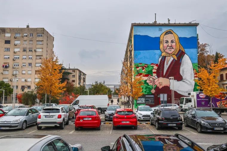 Prema legendi, grad su osnovali Kolhiđani koji su progonili Argonaute te ga nazvali &quot;Polai&quot; što znači &quot;grad izbjeglica&quot;.