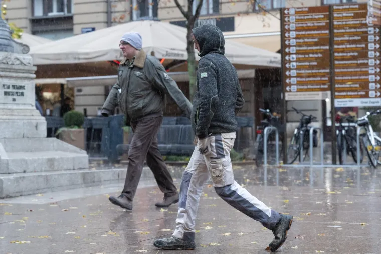 Snijeg na Sljemenu, kiša u metropoli! Jugo valja valove na obali, a uz zahladnjenje moguće i nove pahulje