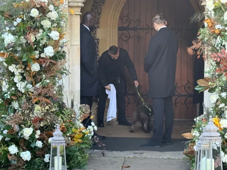 Posljednji ispraćaj Liama Paynea: Ožalošćena obitelj i prijatelji nisu skrivali tugu