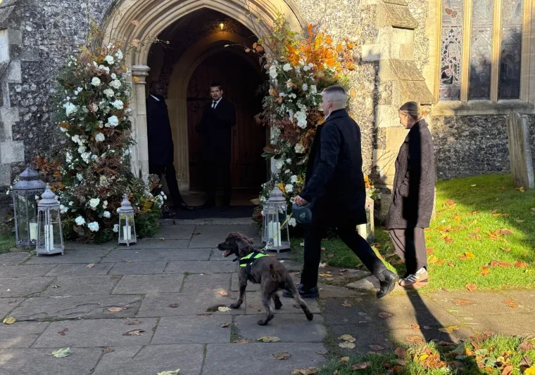 Posljednji ispraćaj Liama Paynea: Ožalošćena obitelj i prijatelji nisu skrivali tugu