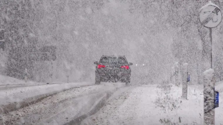 Iz prakse službe ¨pomoći na cesti¨ akumulatori vozila su jedan od najčešćih razloga otkazivanja starta motora. Ovaj je problem posebno izražen u prvom naletu niskih temperatura. Poželjno je prije nastupa niskih temperatura ispitati ispravnost akumulatora vozila, upozorava HAK. 