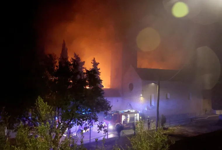 Pogledajte kako je gorio samostan na Čiovu: 'Posvećene hostije su spašene'