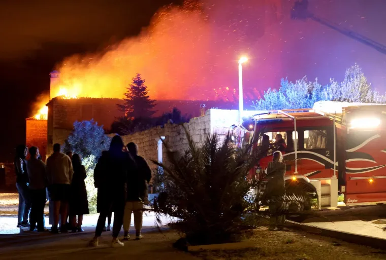 Pogledajte kako je gorio samostan na Čiovu: 'Posvećene hostije su spašene'