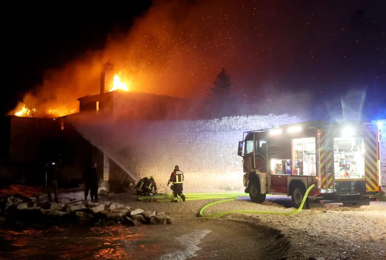 Pogledajte kako je gorio samostan na Čiovu: 'Posvećene hostije su spašene'