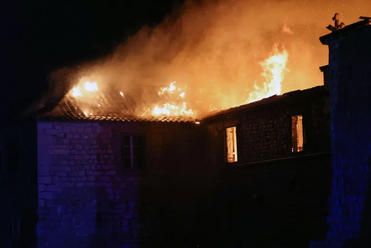Pogledajte kako je gorio samostan na Čiovu: 'Posvećene hostije su spašene'