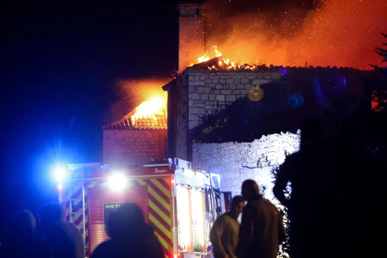 Pogledajte kako je gorio samostan na Čiovu: 'Posvećene hostije su spašene'