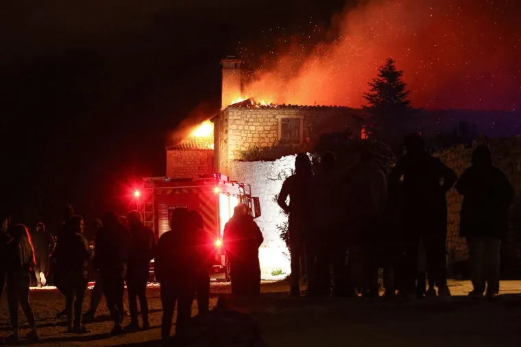 Pogledajte kako je gorio samostan na Čiovu: 'Posvećene hostije su spašene'