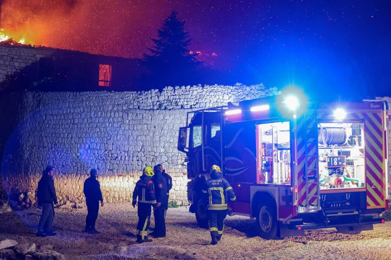 Pogledajte kako je gorio samostan na Čiovu: 'Posvećene hostije su spašene'