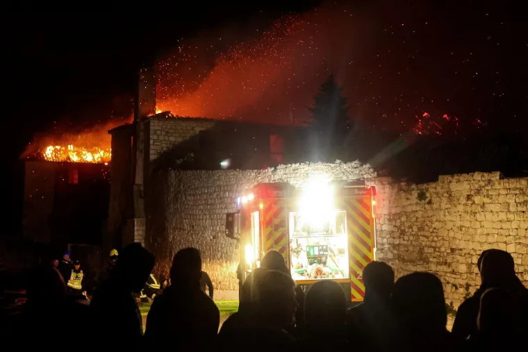 Pogledajte kako je gorio samostan na Čiovu: 'Posvećene hostije su spašene'