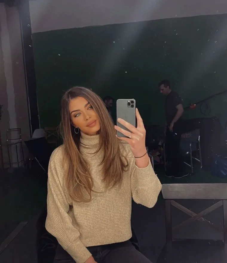 Nakon modelinga  zakoračila je u svijet televizije i postala je voditeljica lifestyle emisije.