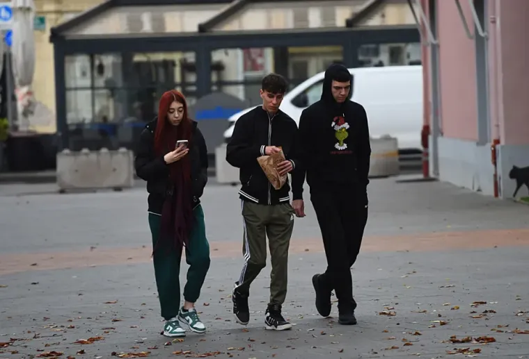 Kiša i magla ne mogu im ništa: Oni ne mare za loše vrijeme, zaraznom energijom okupirali grad