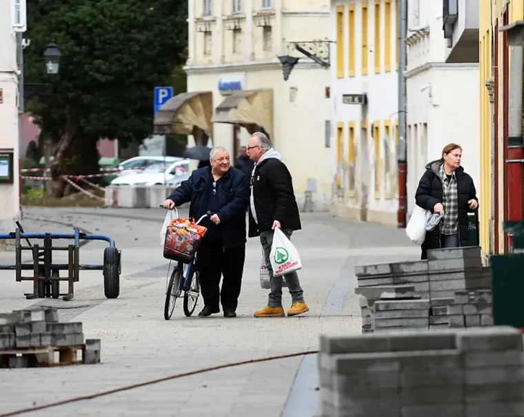 Kiša i magla ne mogu im ništa: Oni ne mare za loše vrijeme, zaraznom energijom okupirali grad