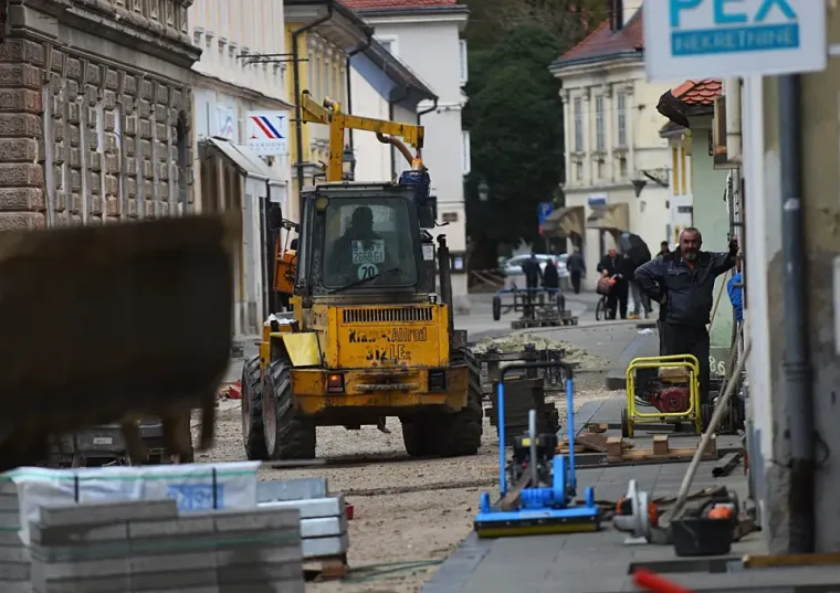 Kiša i magla ne mogu im ništa: Oni ne mare za loše vrijeme, zaraznom energijom okupirali grad