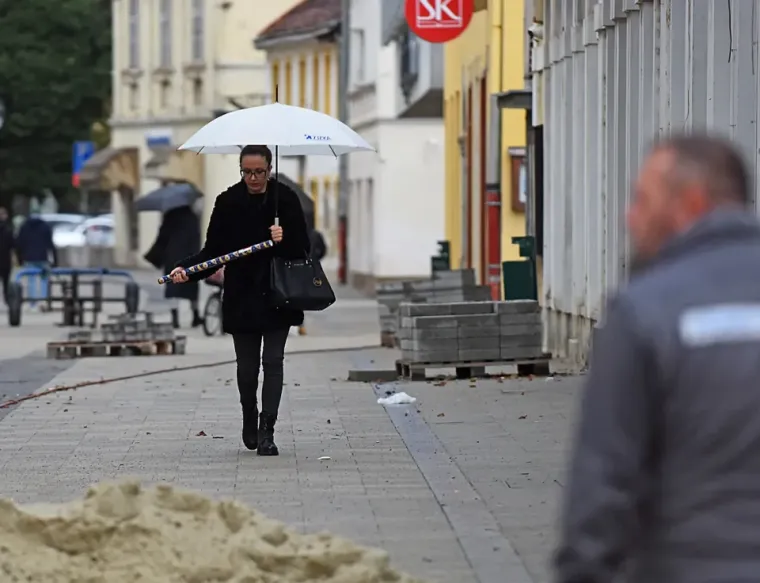 Kiša i magla ne mogu im ništa: Oni ne mare za loše vrijeme, zaraznom energijom okupirali grad