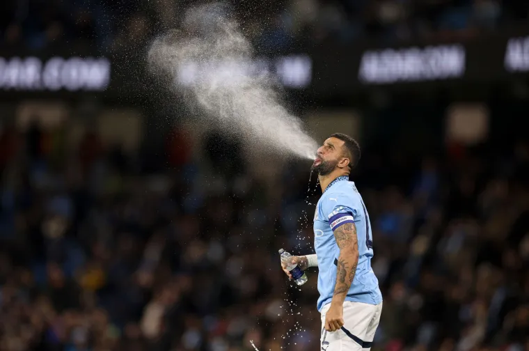 Kyle je upoznao Annie s 18 dok je igrao za klub svojeg rodnog grada, Sheffield United. Tada je manekenka imala samo 16 godina. Nogometaš također s njom ima sina Kaira (4) s Goodmanom, začetog tijekom kratke razdvojenosti s Annie nakon još jedne nevjere. Unatoč pokušaju pomirenja nakon rođenja četvrtog sina, Annie je sada zaključila da je njihov brak nepopravljiv.