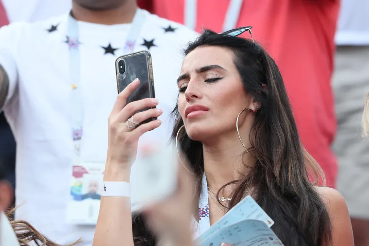 Annie je odlučila kako će Kyle Walker laži i nevjeru skupo platiti. Nije ostala pri tome. Sad gleda kako naći skupocjeni posjed za sebe, Kylea i svoju obitelj. 