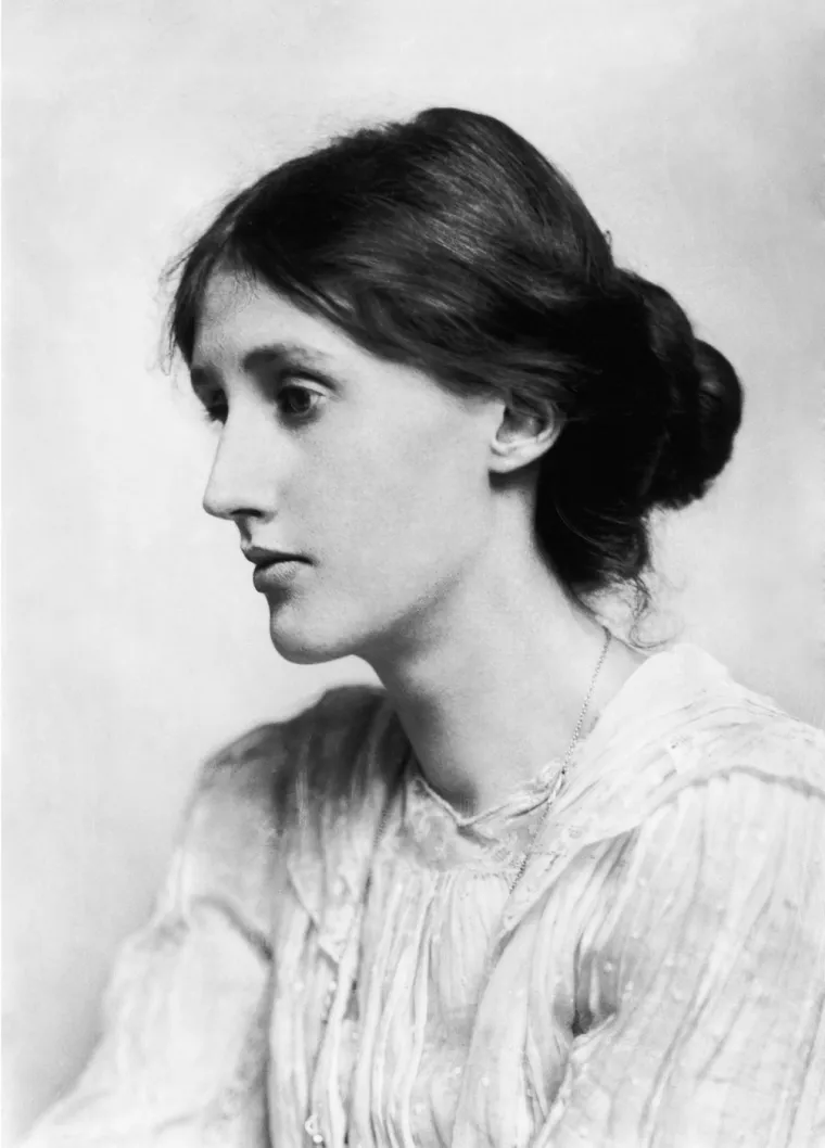 Sama Woolf je, također, bila u psihijatrijskoj bolnici par puta tijekom svog života. Imala je dijagnosticirani bipolarni poremećaj te si je, navodno, četiri puta poku&scaron;ala okončati vlastiti život. Godine 1941. to joj je po&scaron;lo za rukom kada je u&scaron;la u rijeku s džepovima punim kamenja.