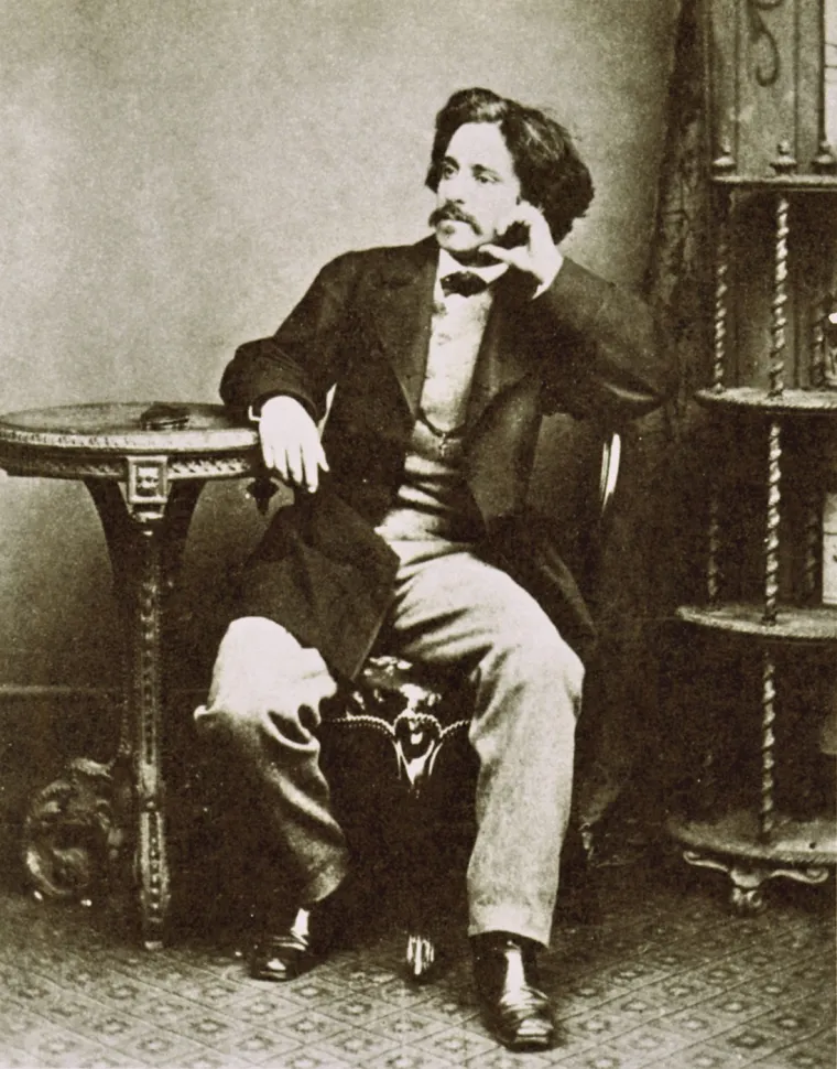 Godine 1911., u dobi od 69 godina, LaFargue i njegova supruga Laura ubrizgali su si cijanid i ostavili poruku u kojoj su naveli da je to bio plan godinama. U poruci je LaFargue rekao da nikada nije planirao živjeti nakon 70 godina i da je radije oti&scaron;ao prije nego &scaron;to ga tijelo izda. Također je devet godina ranije napisao da će si oduzeti život čim mu počne ponestajati novca.