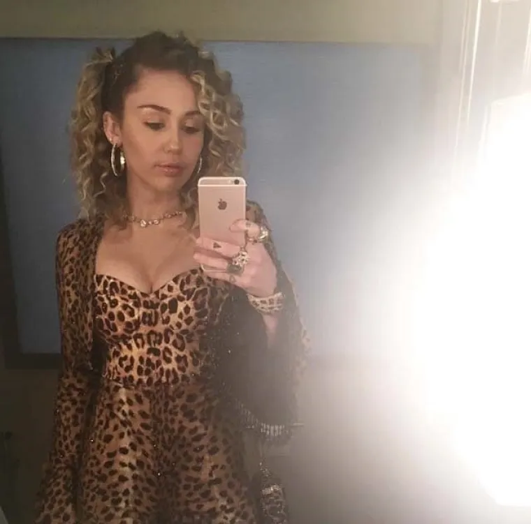 Od povučene djevojčice do otkačene zvijezde: Ovo su najbizarnija izdanja Miley Cyrus
