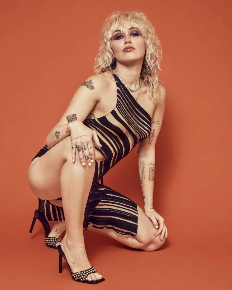 Od povučene djevojčice do otkačene zvijezde: Ovo su najbizarnija izdanja Miley Cyrus